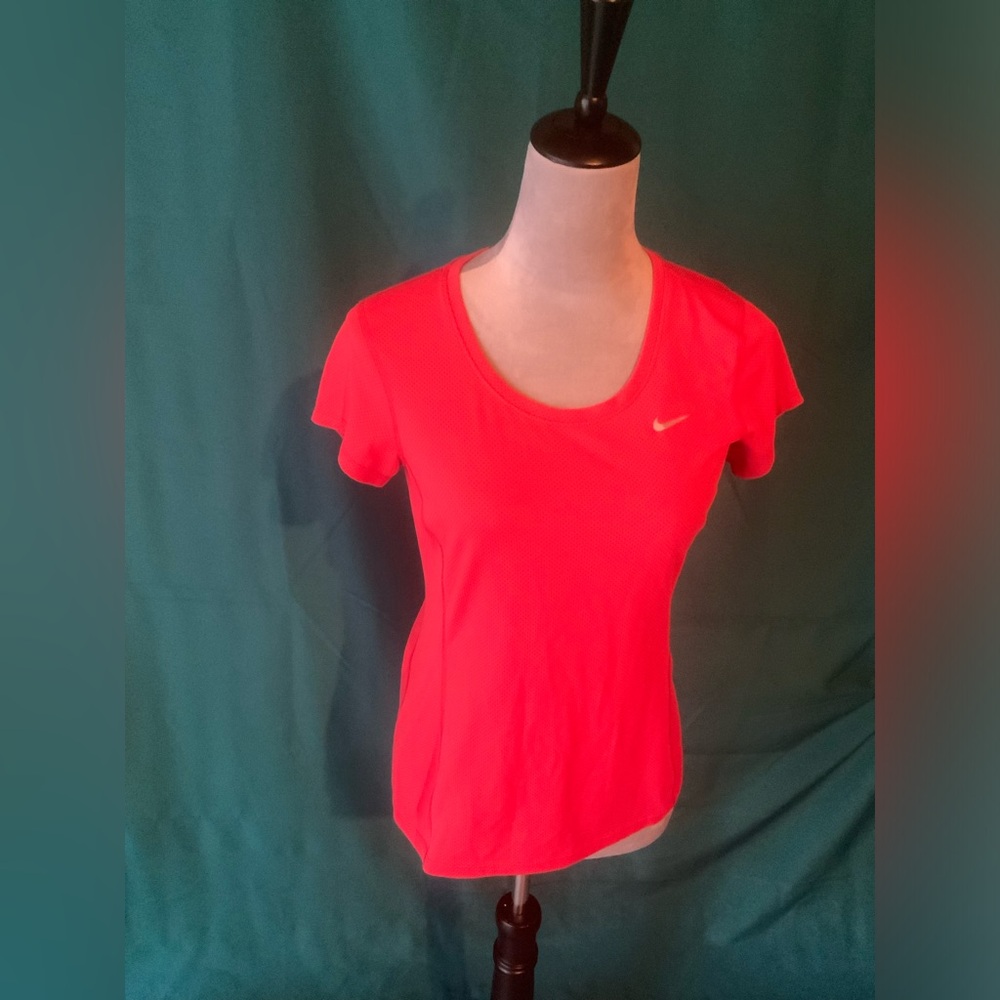NIKE RUNNING DRI-FIT, WOMENS’ SIZE SMALL T-SHIRT, RED, EUC